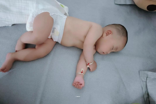 霸州几个月宝宝会抬头